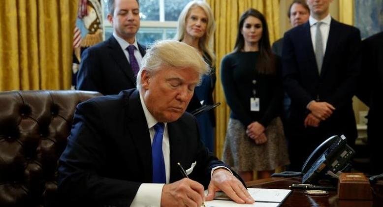 Breaking: Trump Announces Border Wall, RINOs Vow to Block!