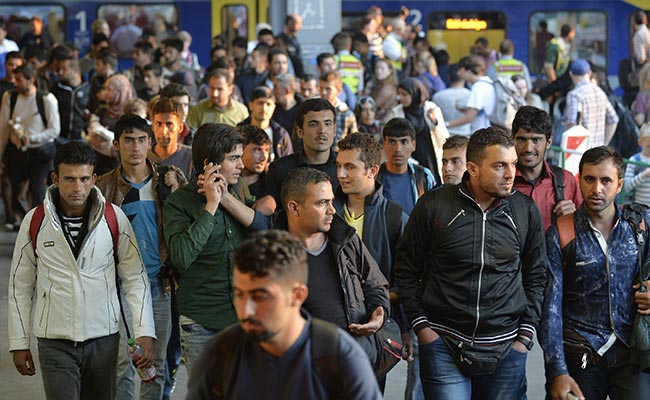 Breaking: Federal Judge Allows 1,050+ Unvetted Refugees Into the US!